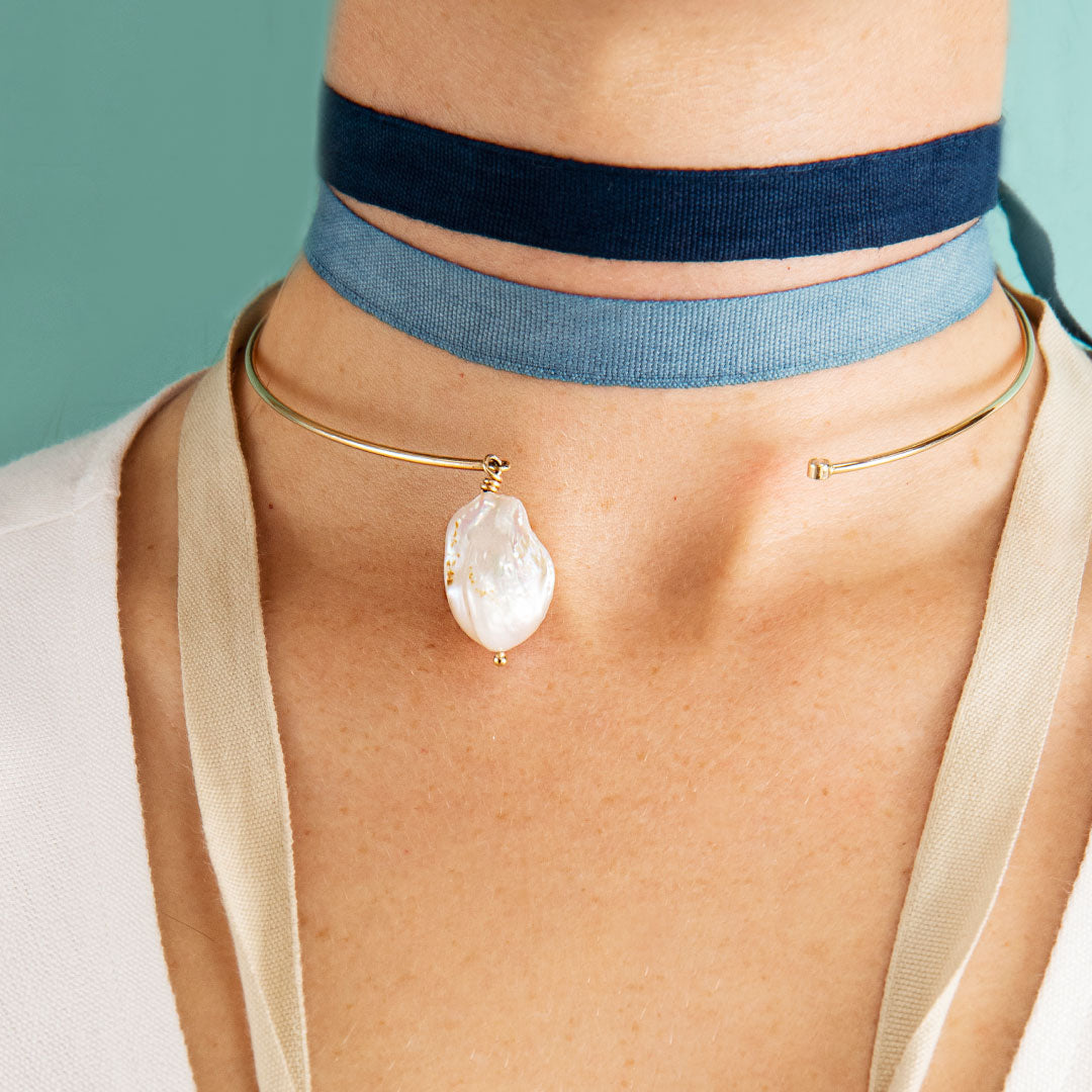 Gold choker with pearl and diamond